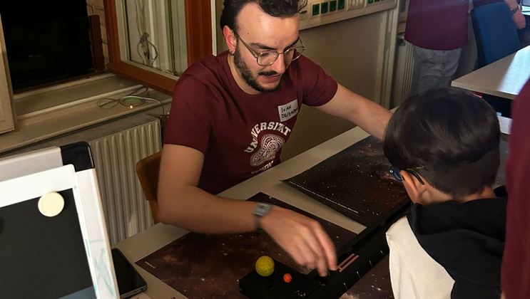 Ivan Stankovic at the exoplanet station of the Long Night of Research 2026, explaining the interactive "habitable zone" exhibit